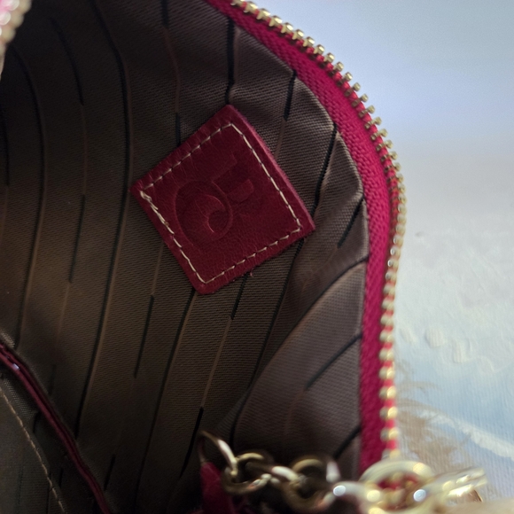 Source Unknown Red Leather Zip Card Wallet with Heart Charm - Picture 9 of 10